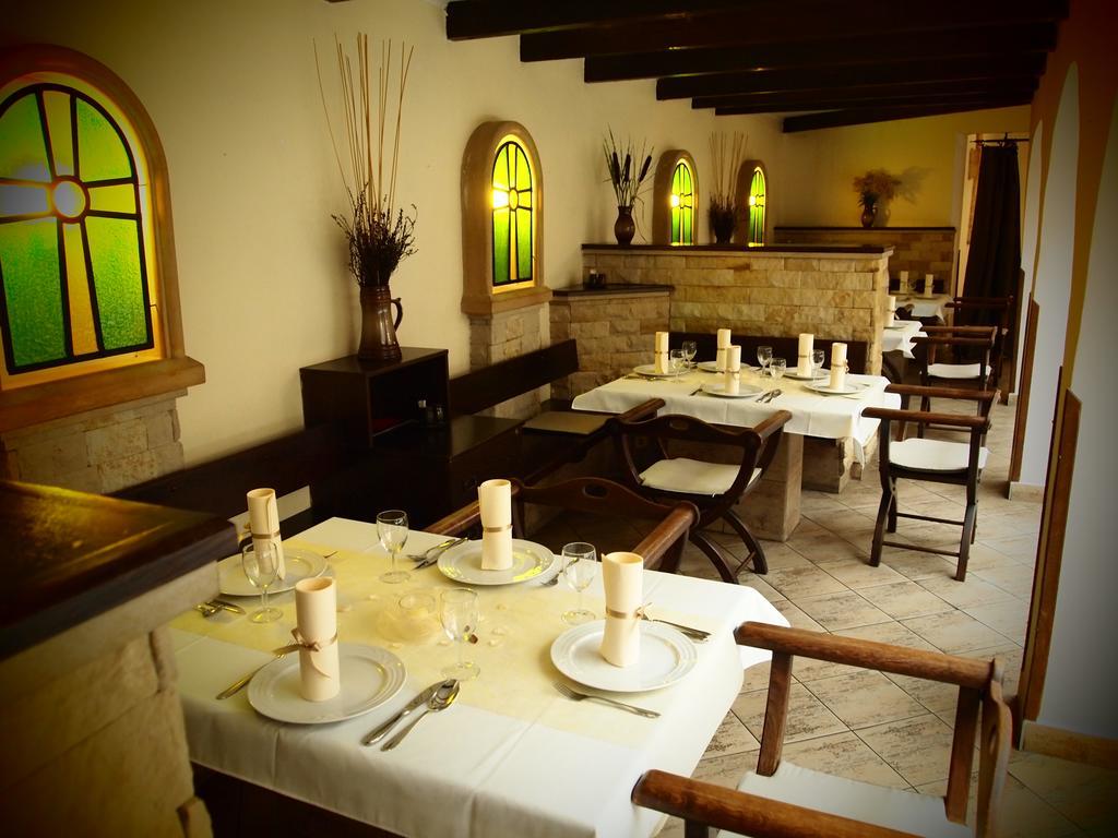 Excalibur Penzion A Restaurace Moravská Třebová المظهر الخارجي الصورة