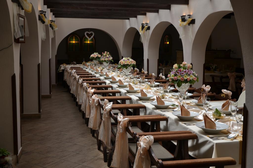 Excalibur Penzion A Restaurace Moravská Třebová المظهر الخارجي الصورة