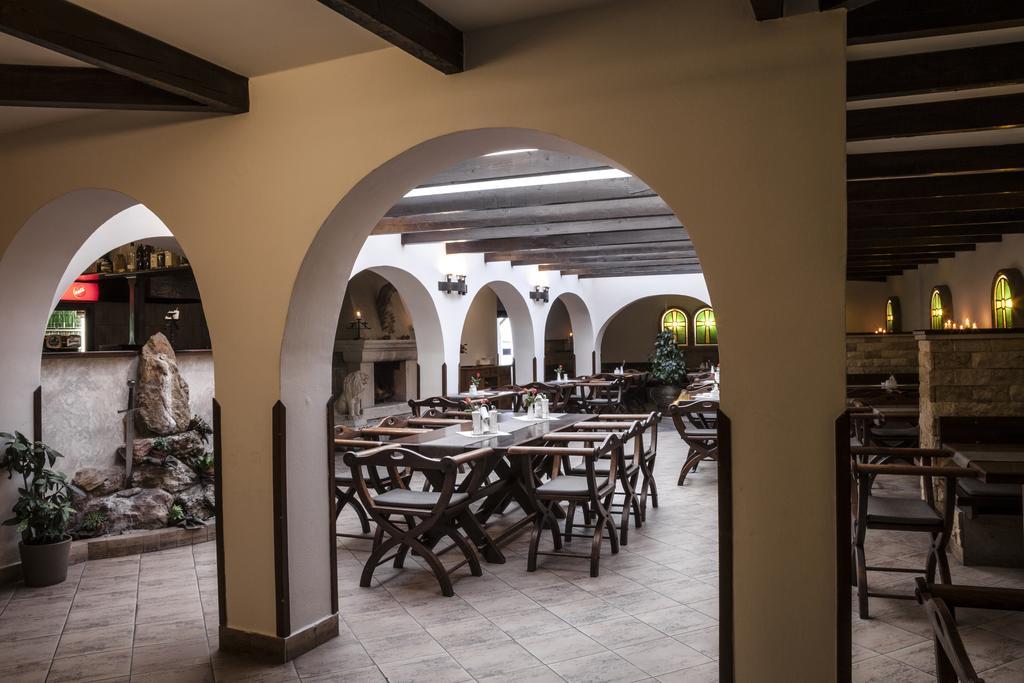 Excalibur Penzion A Restaurace Moravská Třebová المظهر الخارجي الصورة